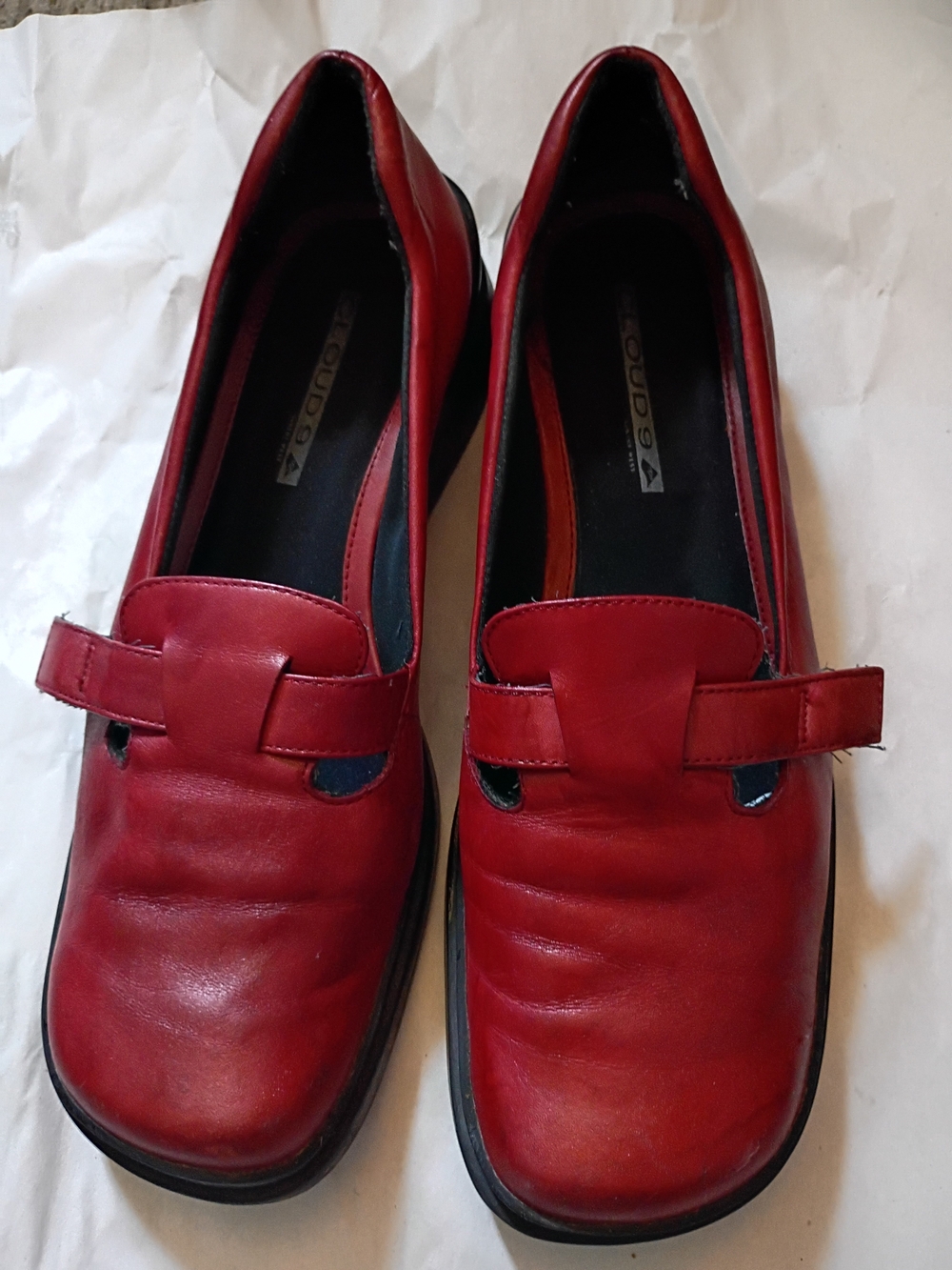 Cloud 9 Red Leather Slip-Ons Size 9 M